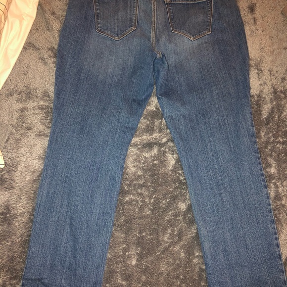 Straight women’s jean - Picture 2 of 2